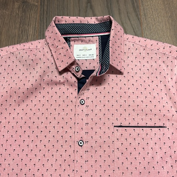 NWOT mens casual button down pink with navy palm tree - small - Picture 4 of 6